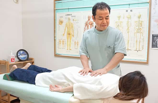 高松市にある当整体院での施術風景